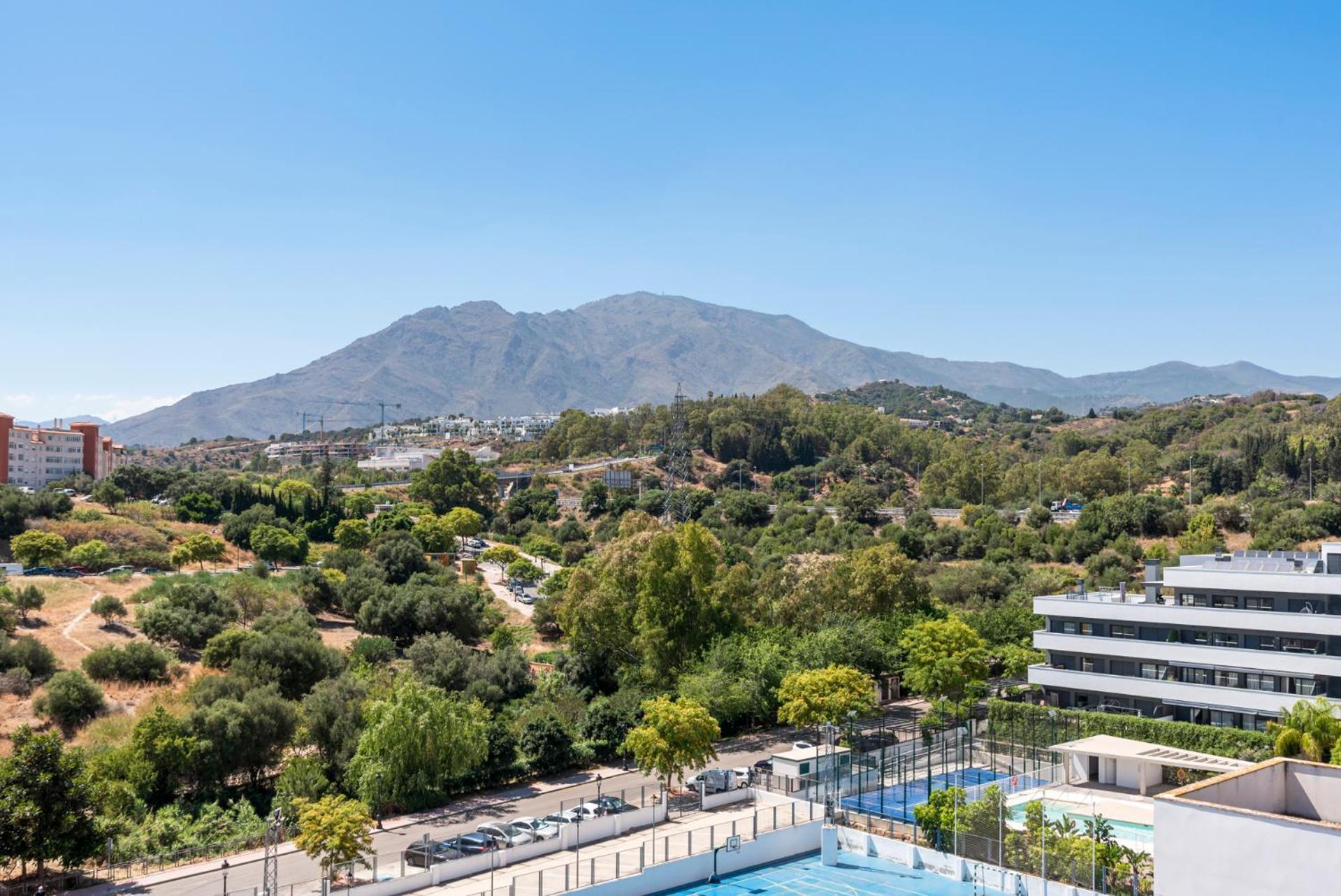 Sunny Terrace Penthouse Apartamento Estepona